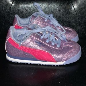 Kids pumas- USED